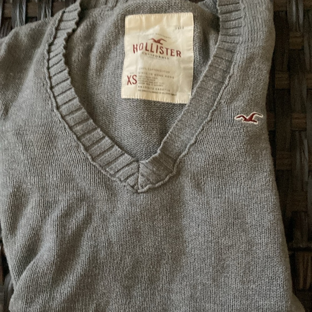 Hollister Women's V-Neck Sweater in Gray - Picture 2 of 2